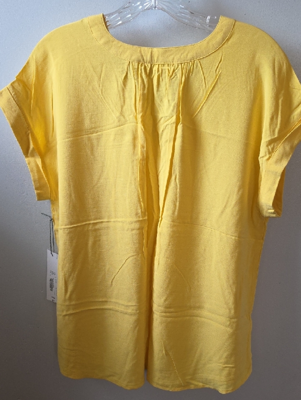 Liz Claiborne Bright Yellow V-Neck Short Sleeve Blouse - Picture 4 of 4